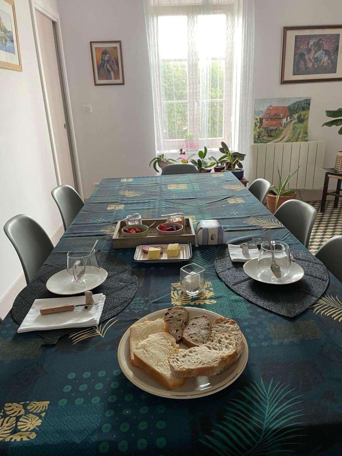Les Agapanthes Bed & Breakfast Vaux-en-Beaujolais Exterior photo