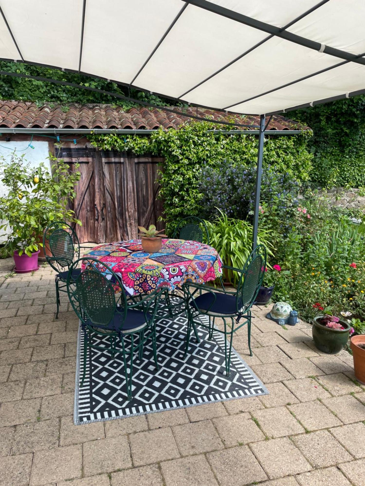 Les Agapanthes Bed & Breakfast Vaux-en-Beaujolais Exterior photo